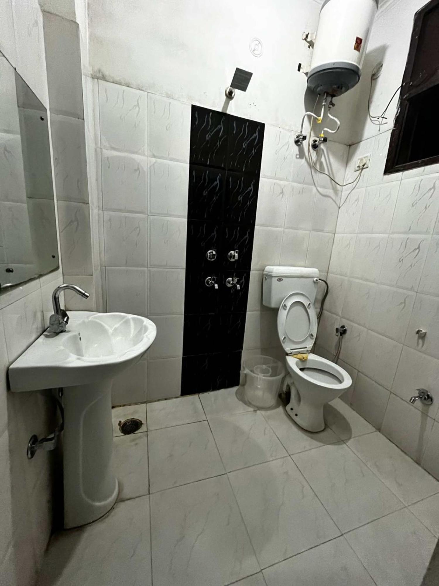 Hotel Vinayak Nainital Near Mall Road Lake View Room Dış mekan fotoğraf